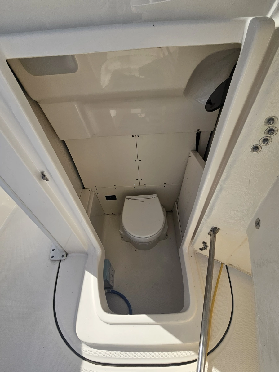 2023 Robalo 266 Cayman