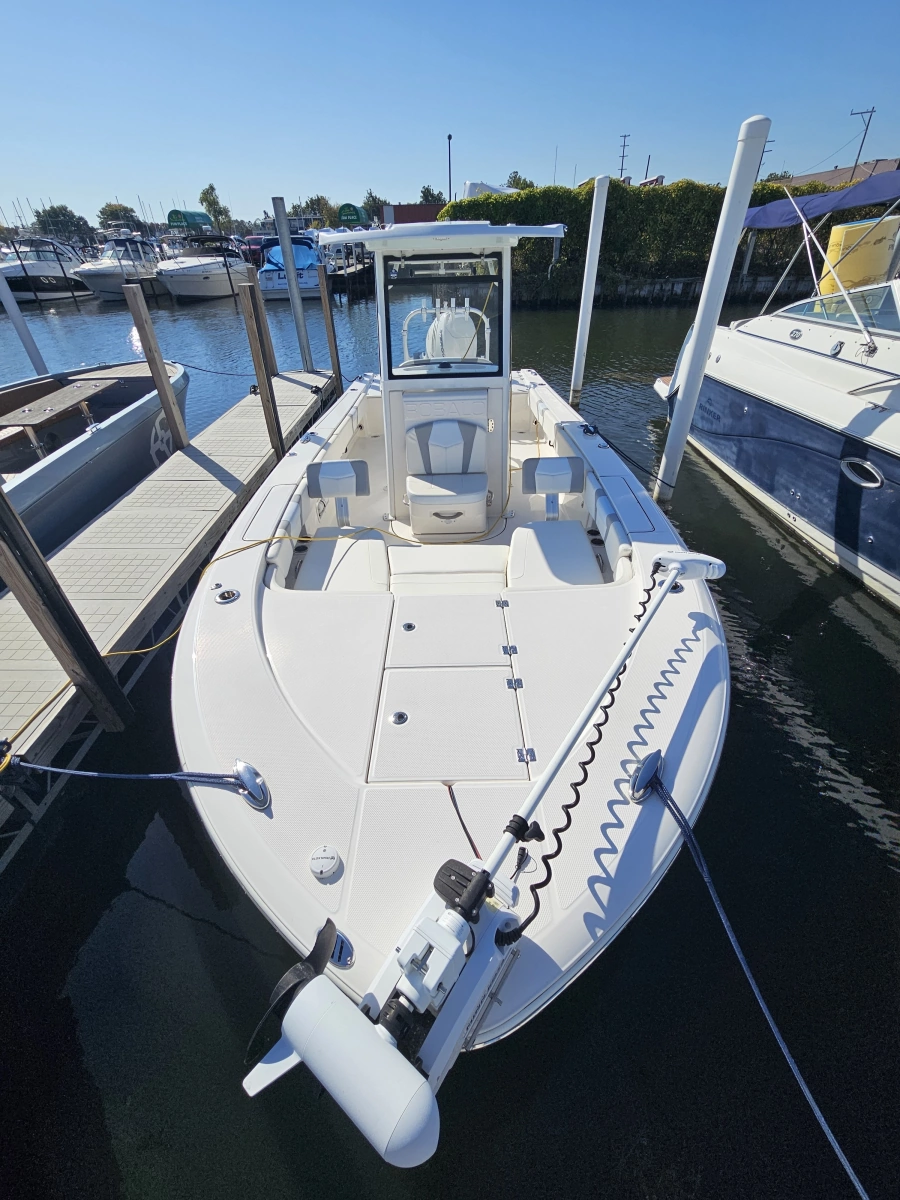 2023 Robalo 266 Cayman