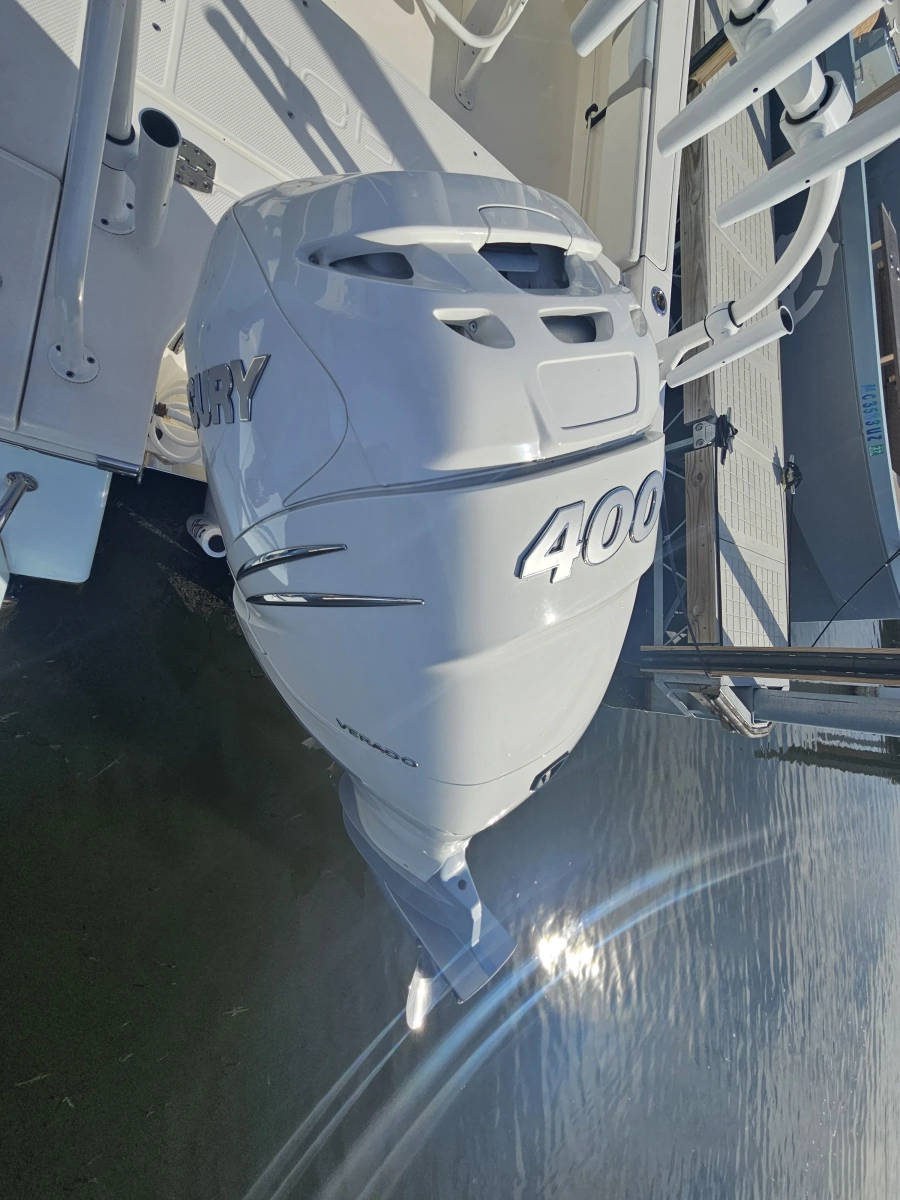 2023 Robalo 266 Cayman