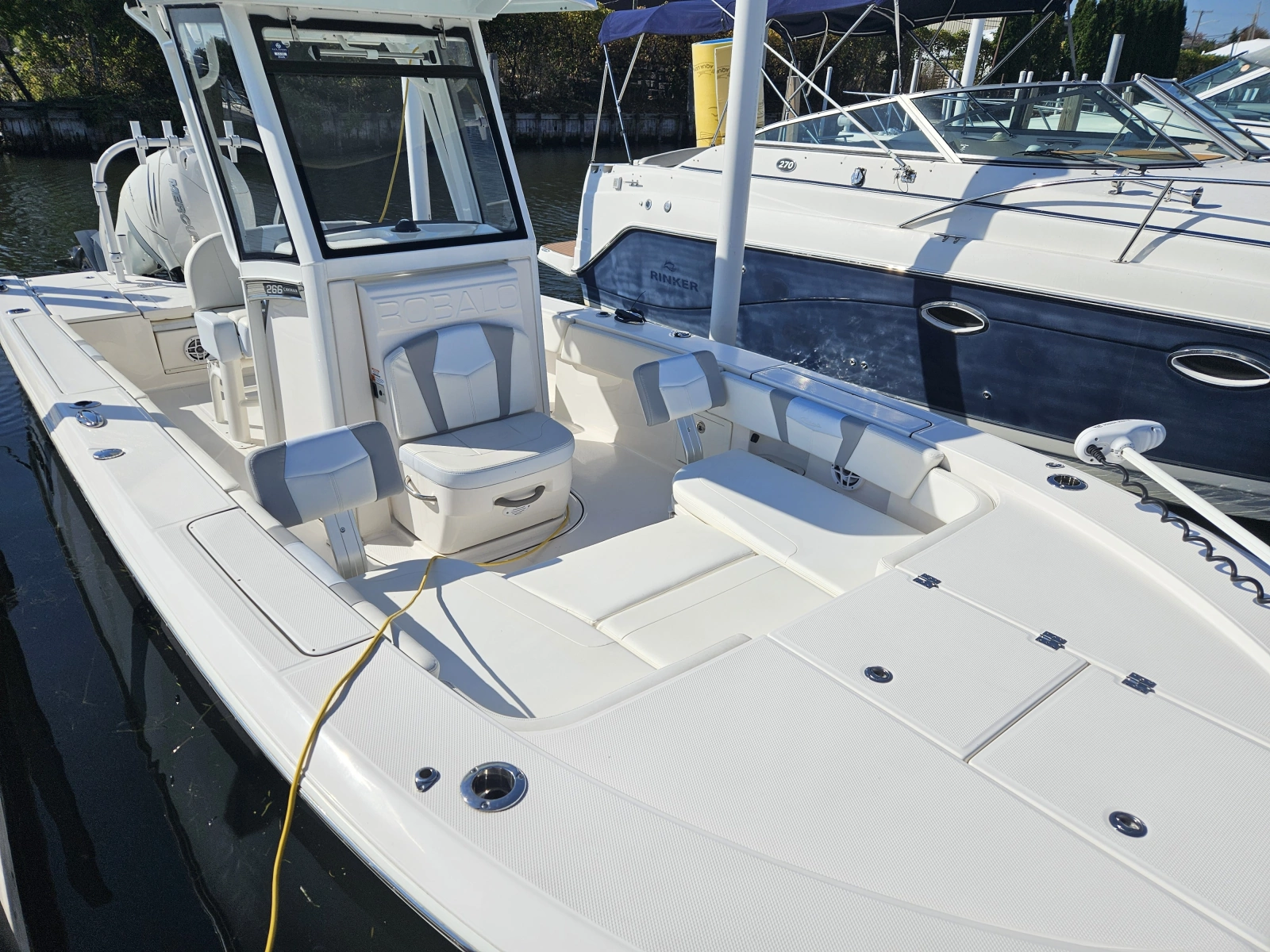 2023 Robalo 266 Cayman