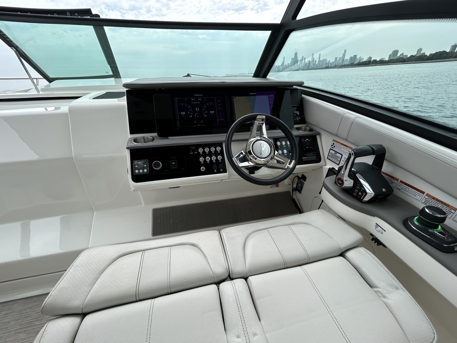 2023 Sea Ray Sundancer 320
