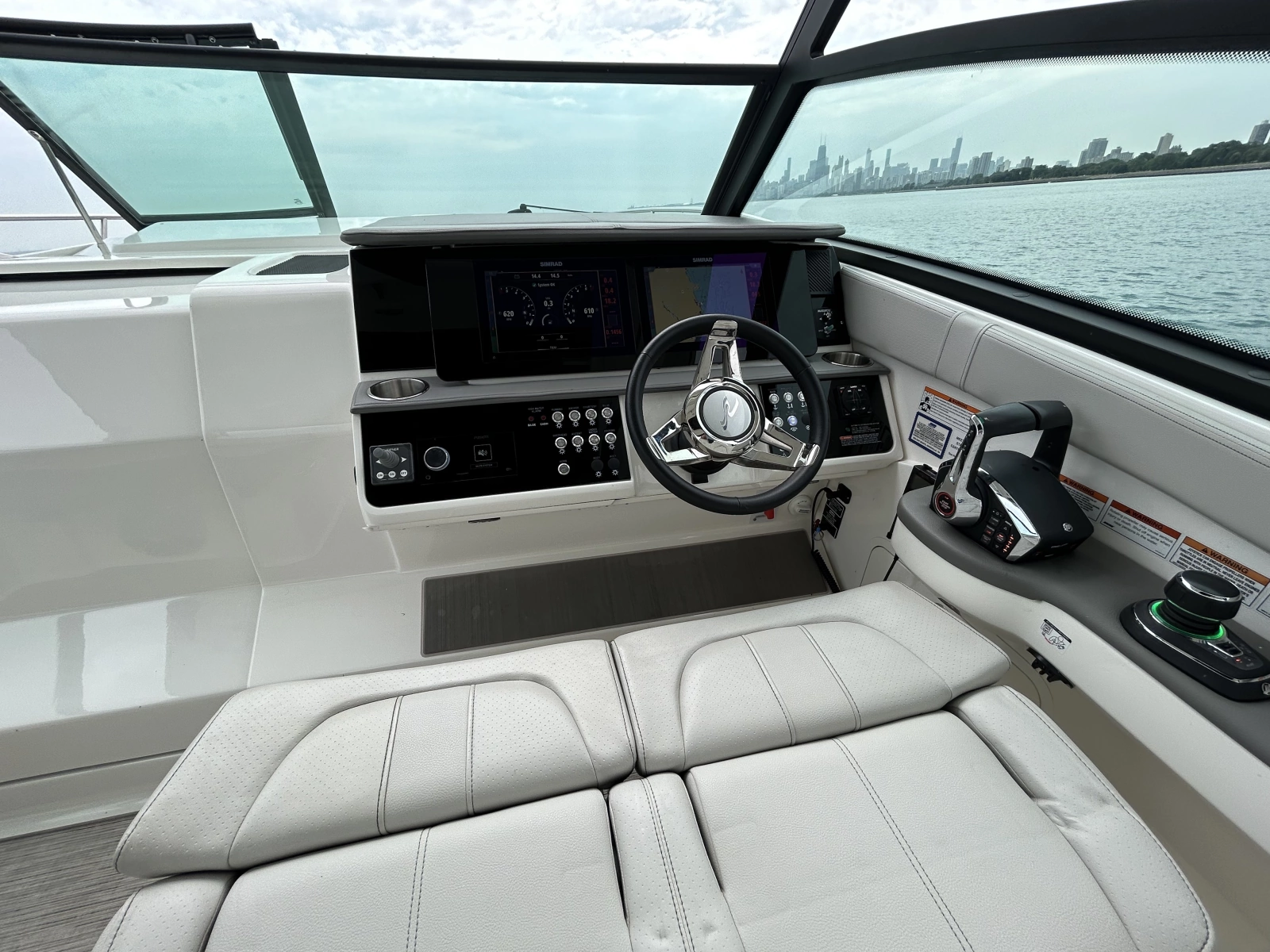 2023 Sea Ray Sundancer 320