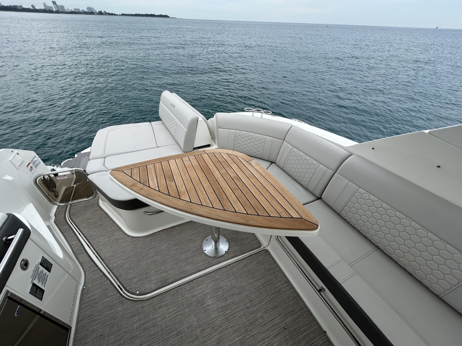 2023 Sea Ray Sundancer 320