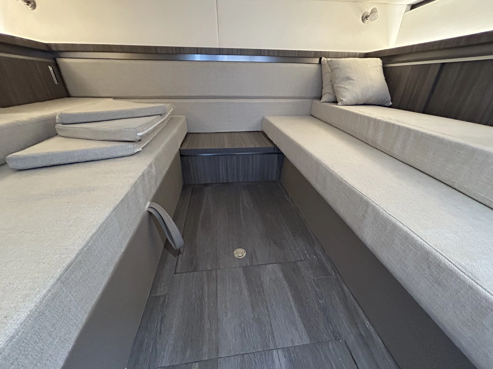 2023 Sea Ray Sundancer 320