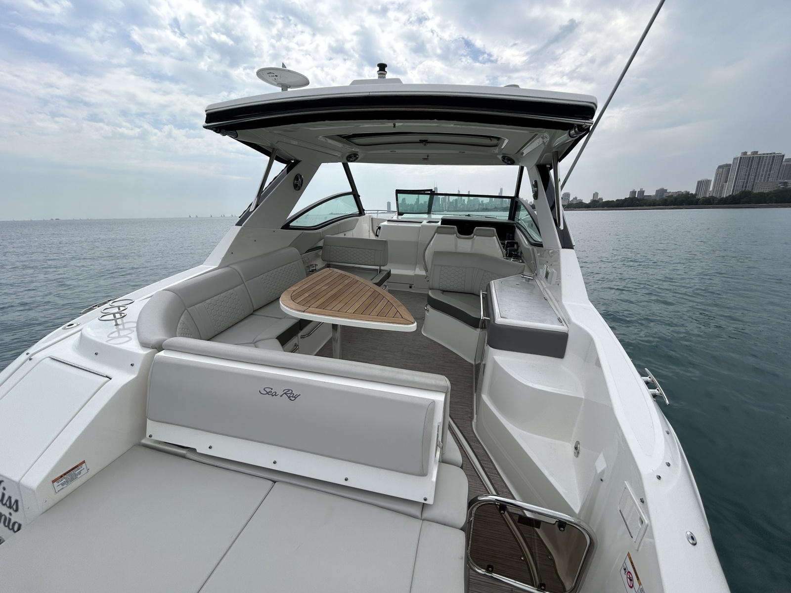 2023 Sea Ray Sundancer 320