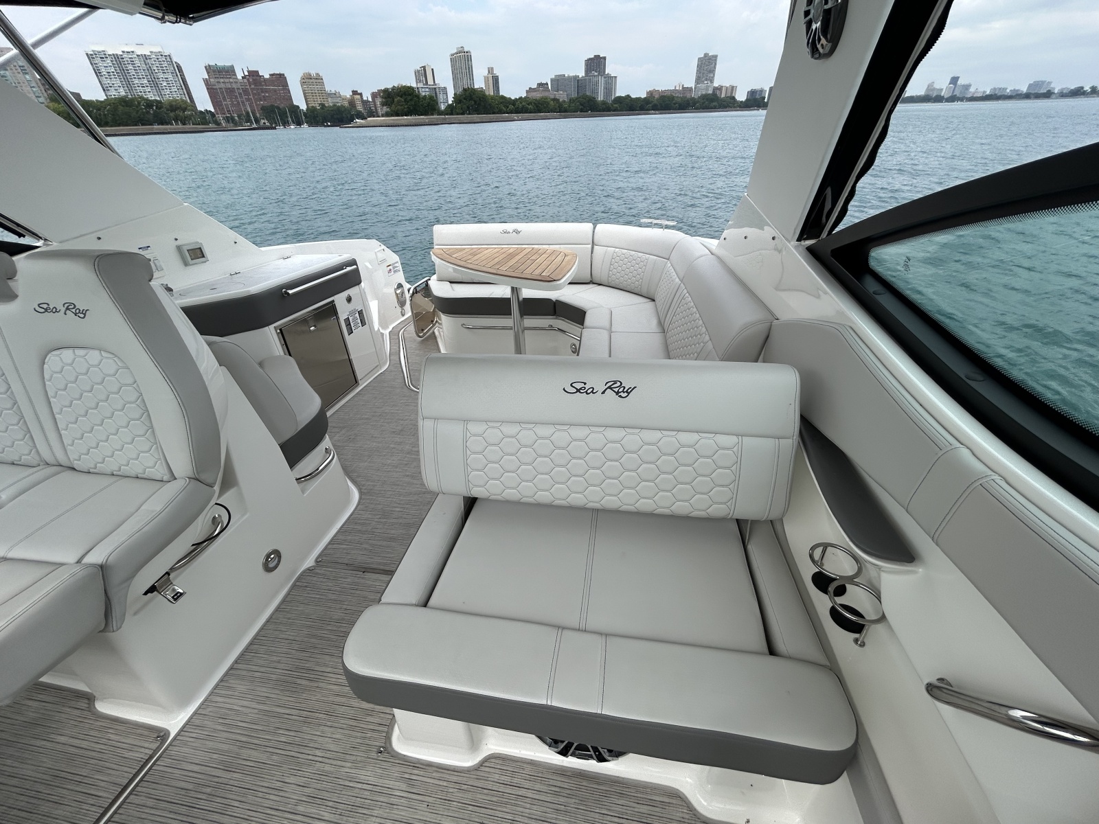 2023 Sea Ray Sundancer 320