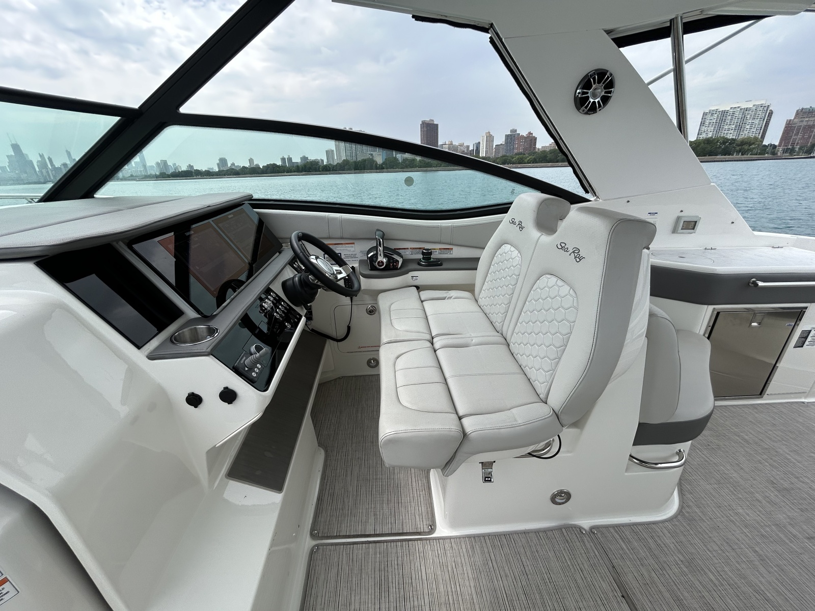 2023 Sea Ray Sundancer 320