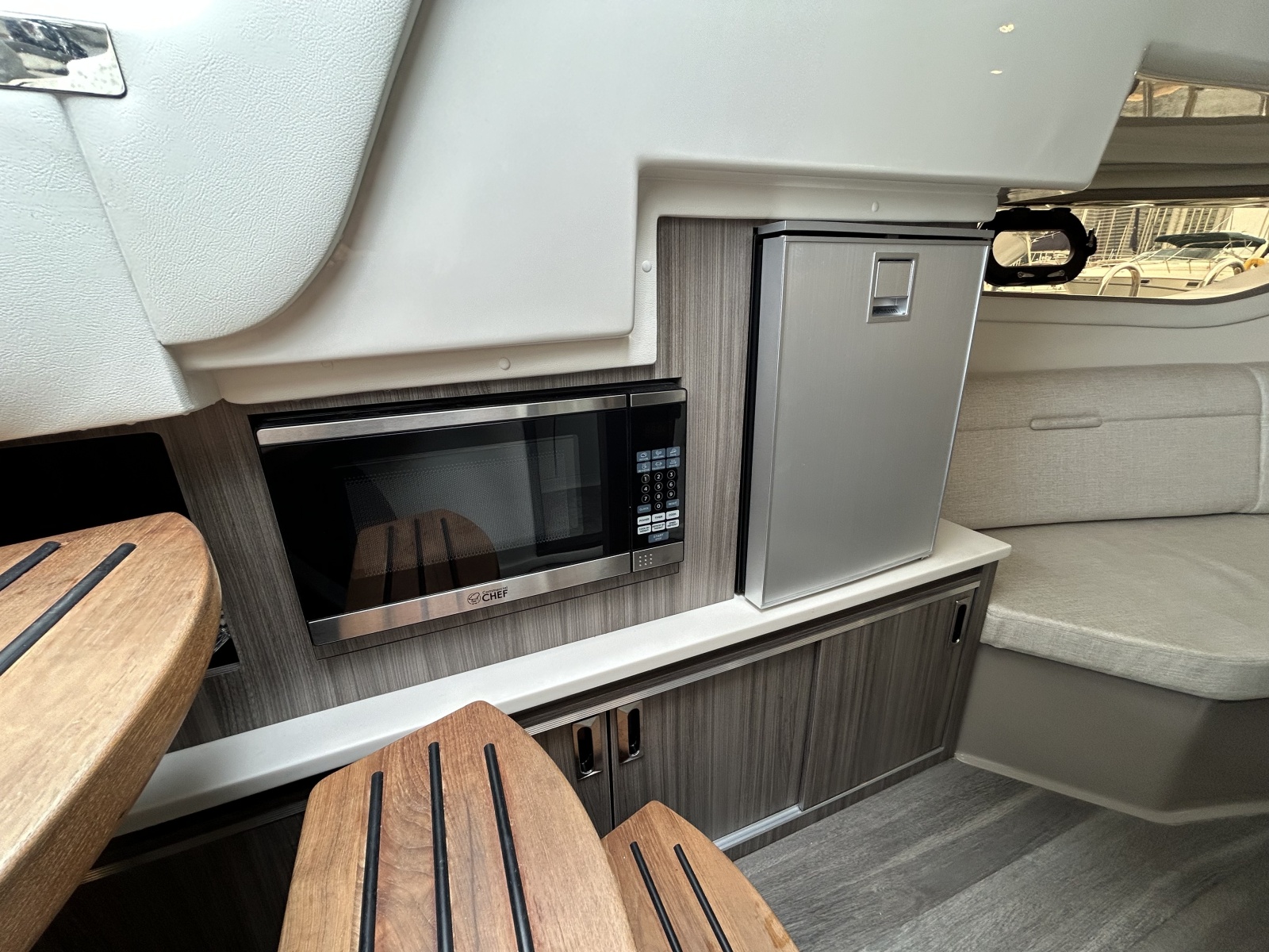 2023 Sea Ray Sundancer 320