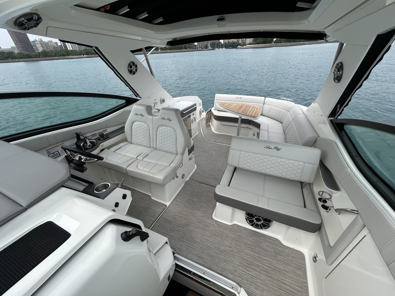 2023 Sea Ray Sundancer 320