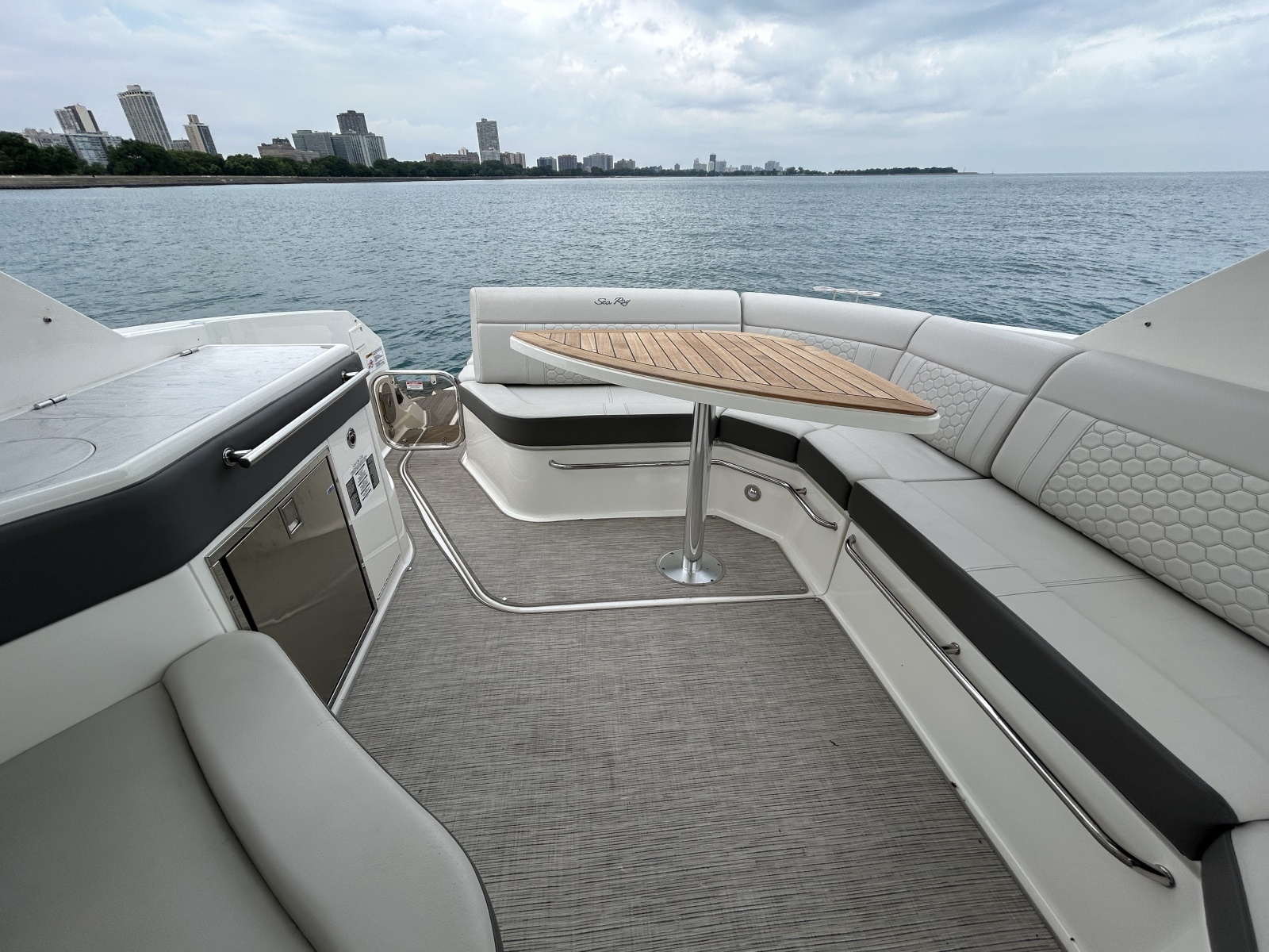 2023 Sea Ray Sundancer 320