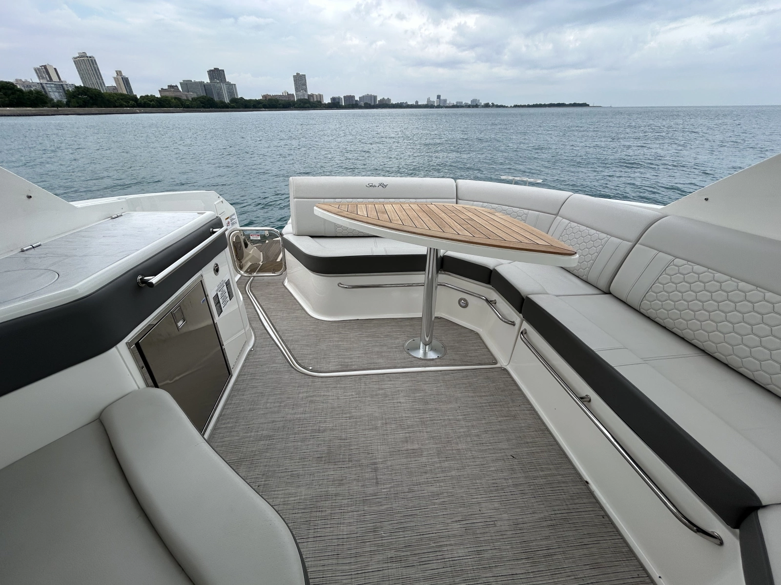 2023 Sea Ray Sundancer 320