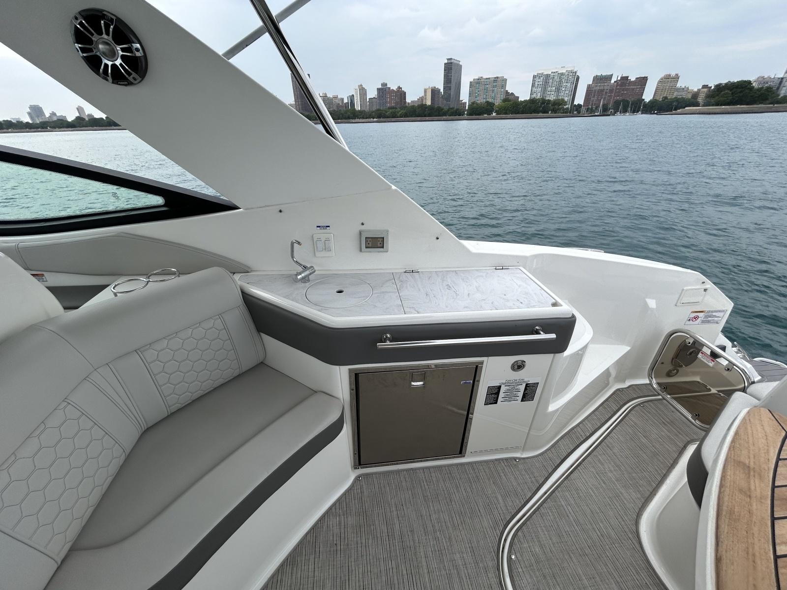 2023 Sea Ray Sundancer 320
