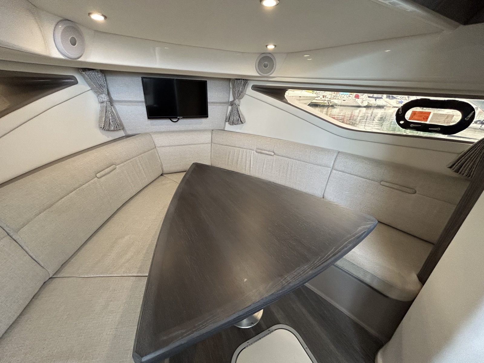 2023 Sea Ray Sundancer 320