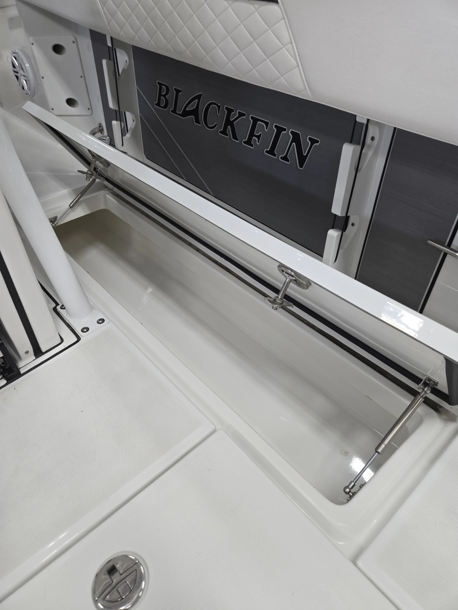 2023 Blackfin 272 CC