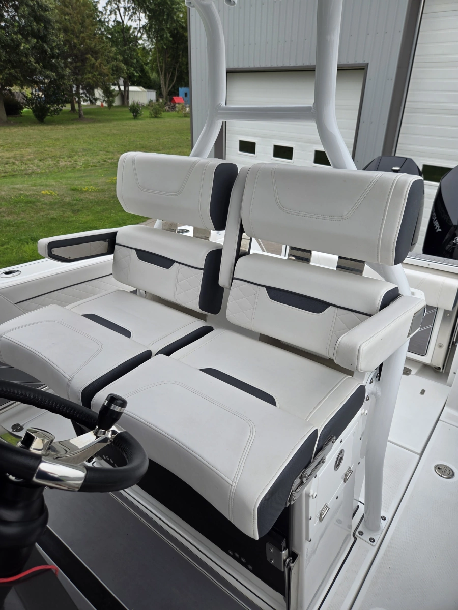 2023 Blackfin 272 CC