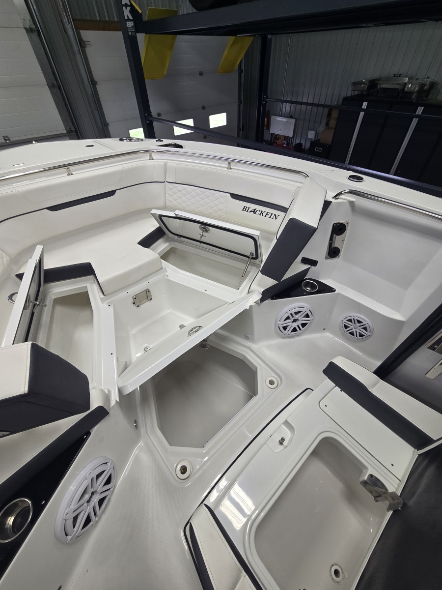 2023 Blackfin 272 CC