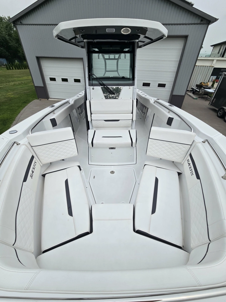 2023 Blackfin 272 CC