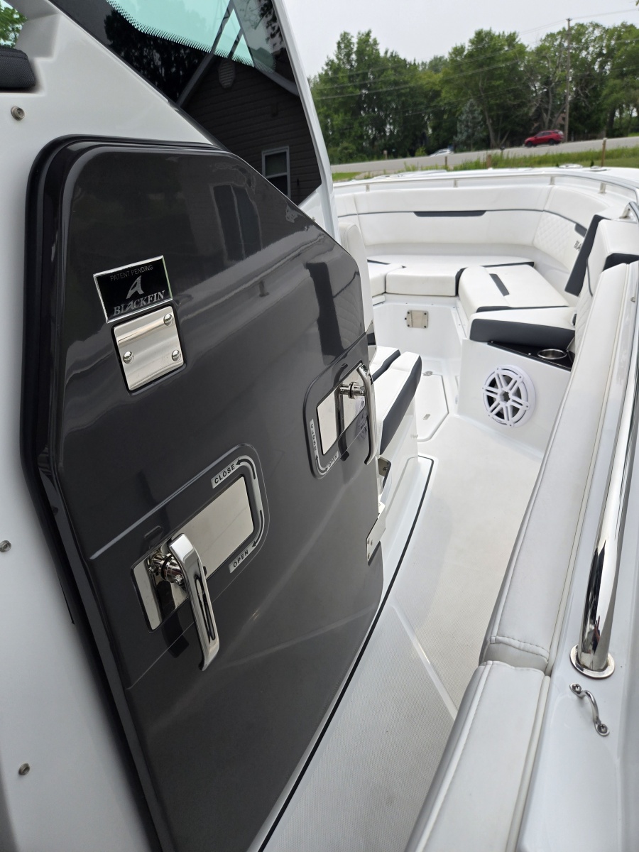 2023 Blackfin 272 CC