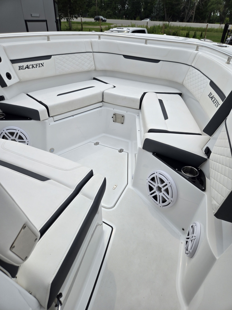 2023 Blackfin 272 CC