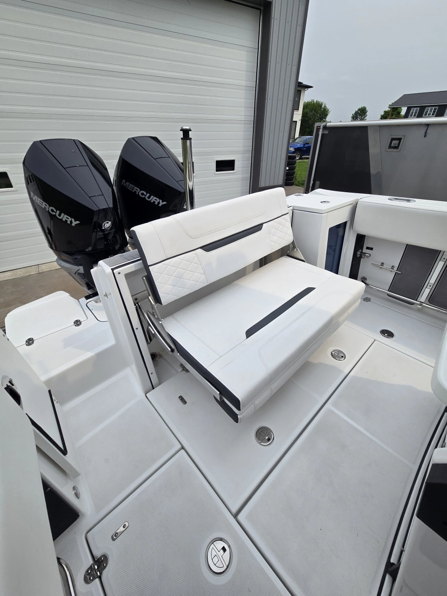 2023 Blackfin 272 CC