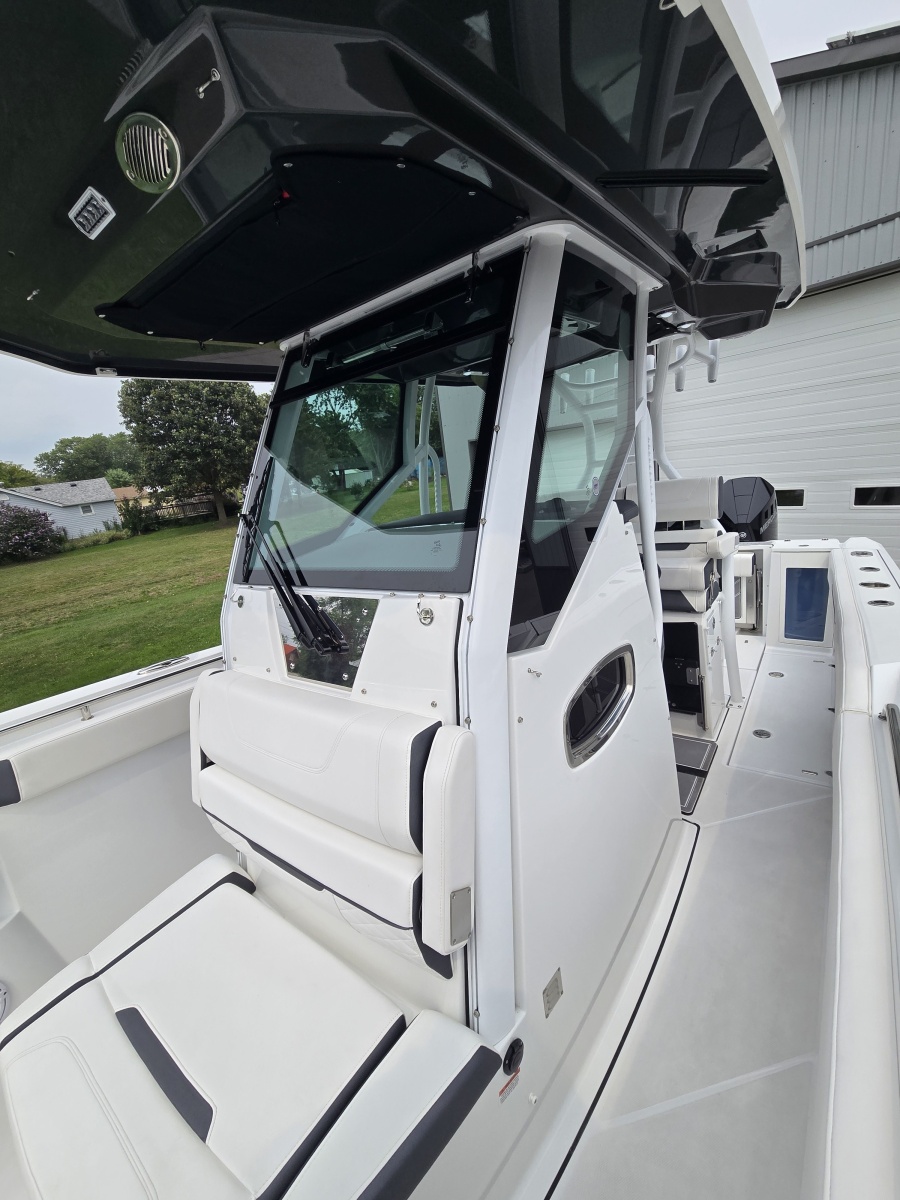 2023 Blackfin 272 CC