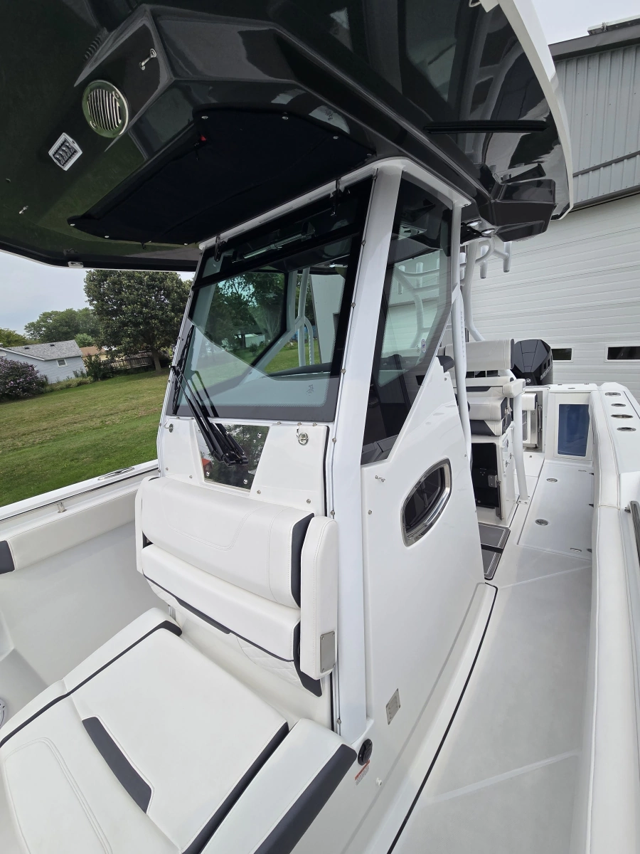 2023 Blackfin 272 CC