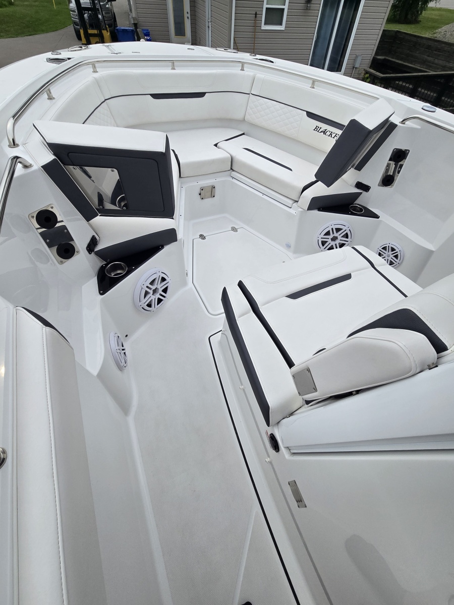 2023 Blackfin 272 CC
