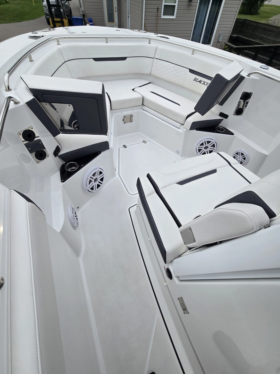 2023 Blackfin 272 CC