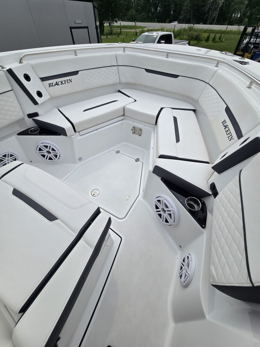 2023 Blackfin 272 CC