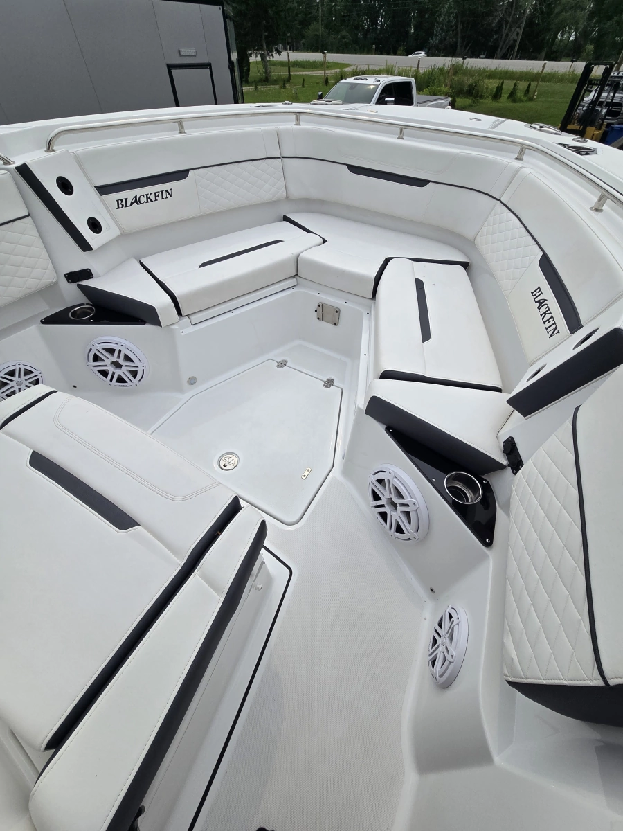 2023 Blackfin 272 CC