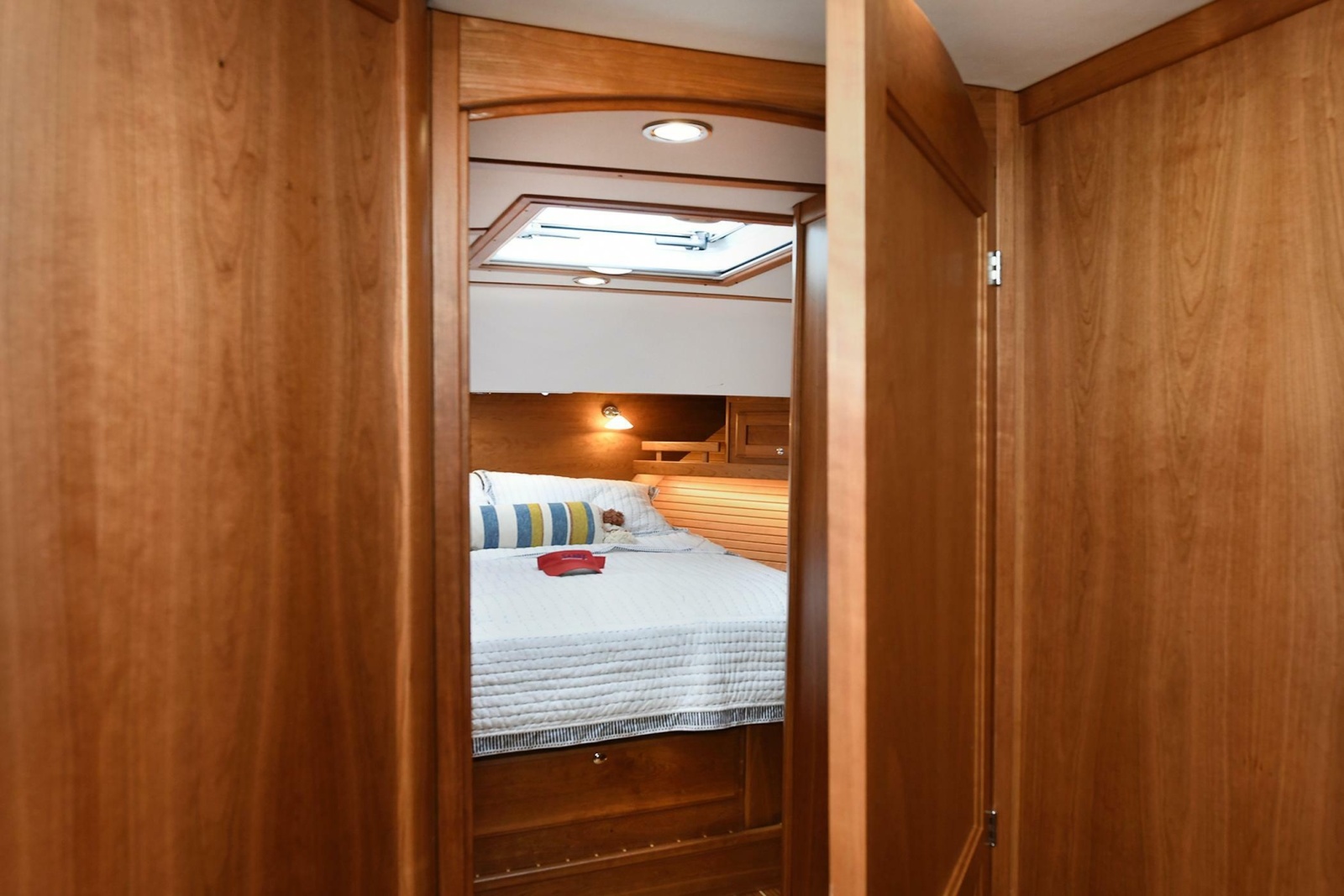 2021 Sabre 48 Salon Express