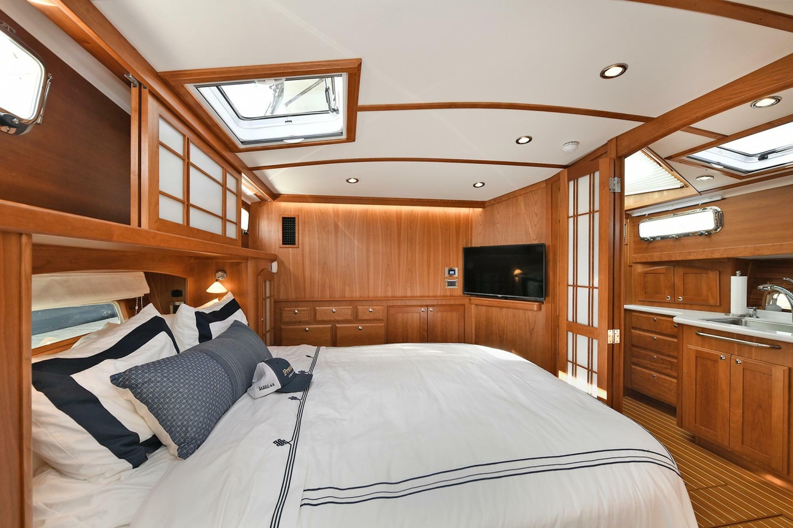 2021 Sabre 48 Salon Express