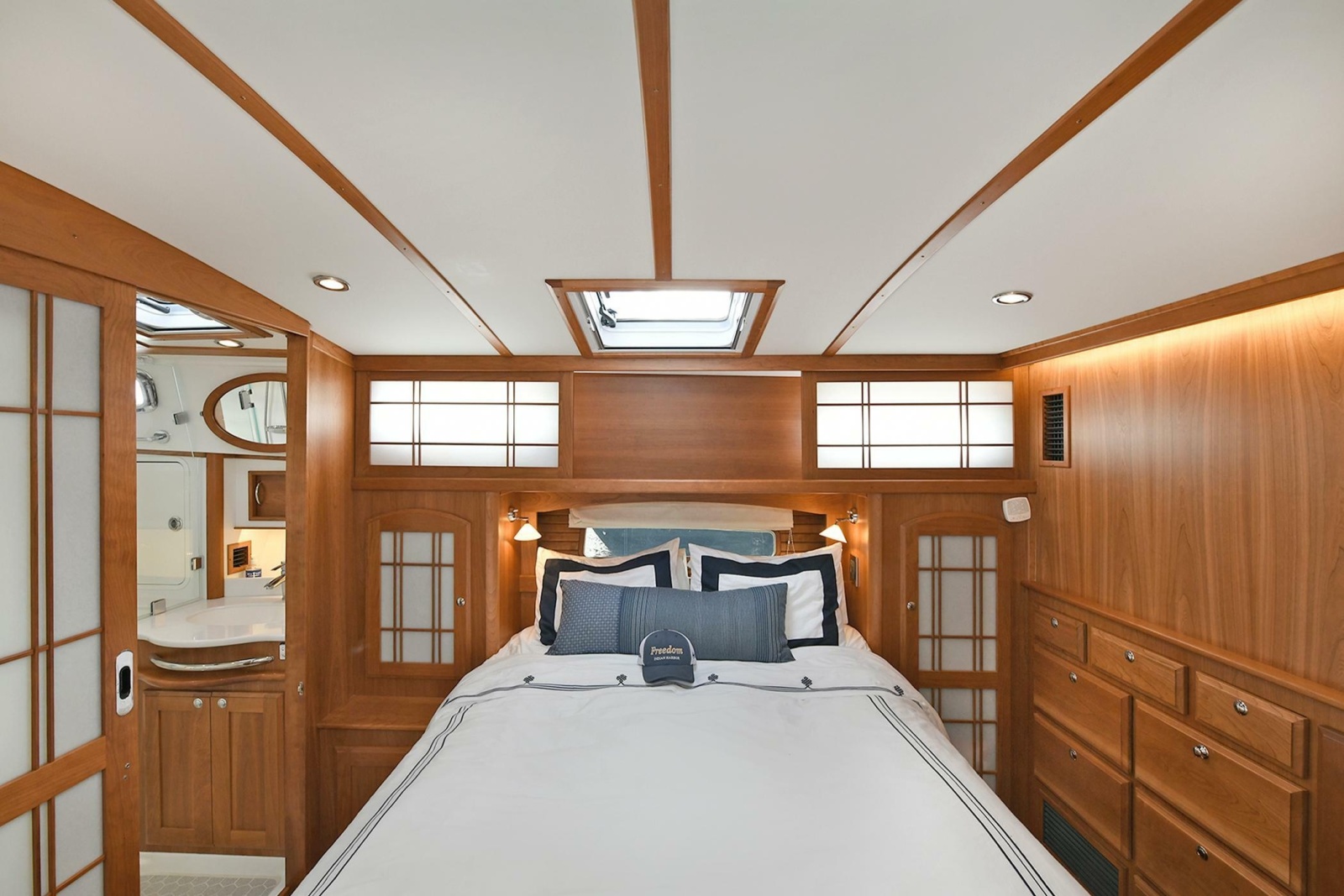 2021 Sabre 48 Salon Express