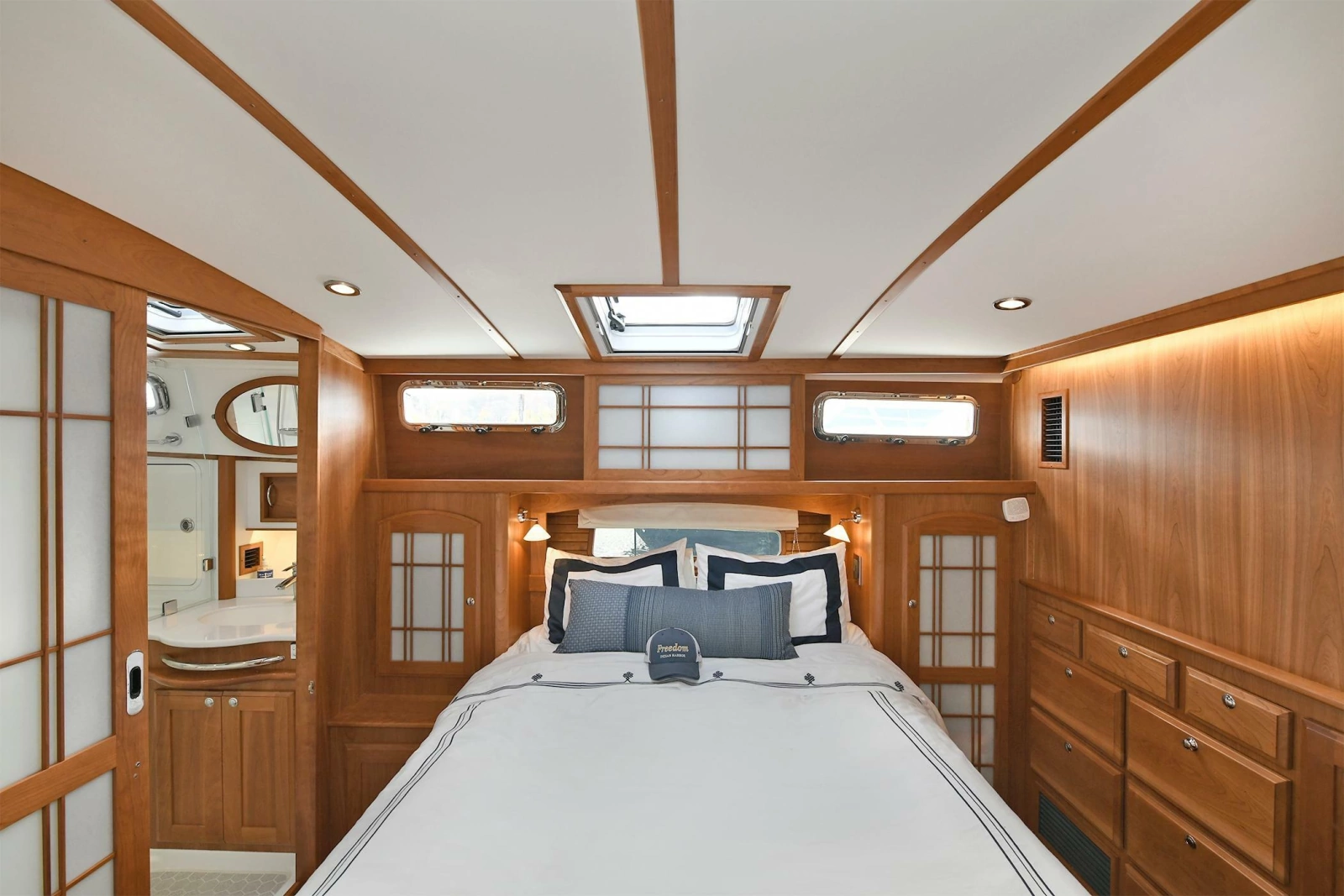 2021 Sabre 48 Salon Express