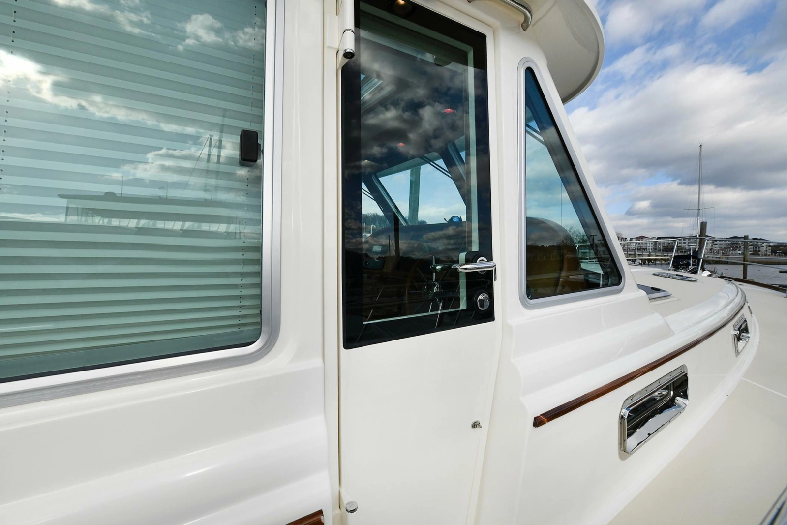 2021 Sabre 48 Salon Express