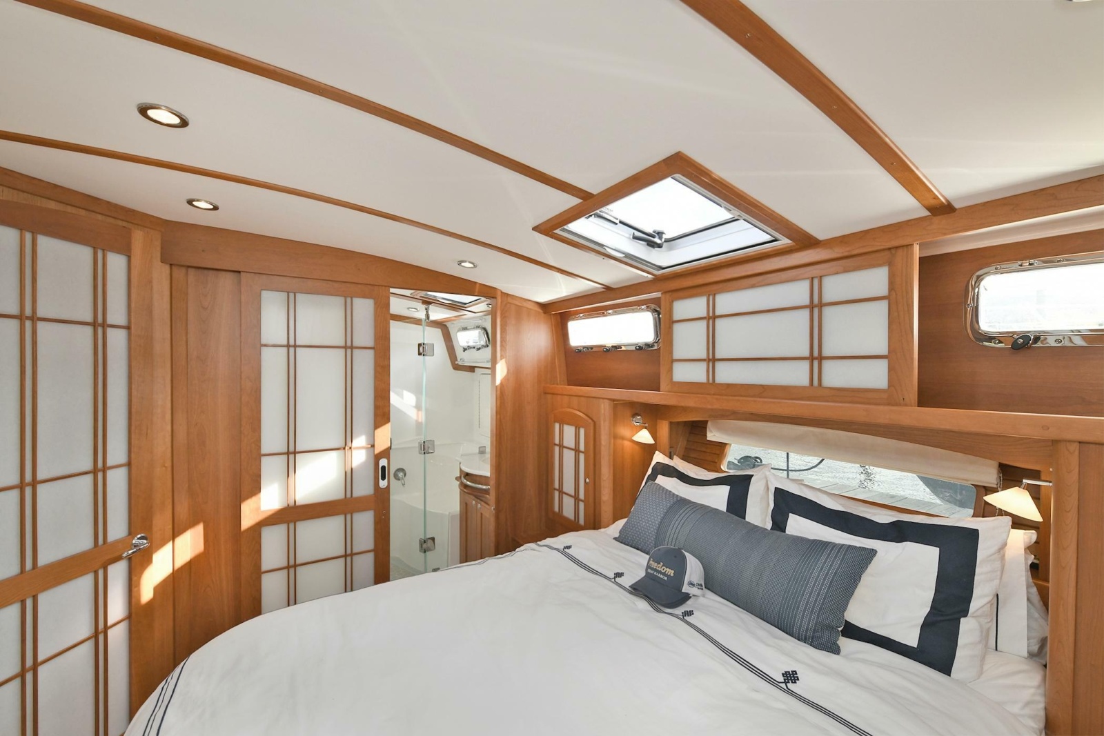 2021 Sabre 48 Salon Express