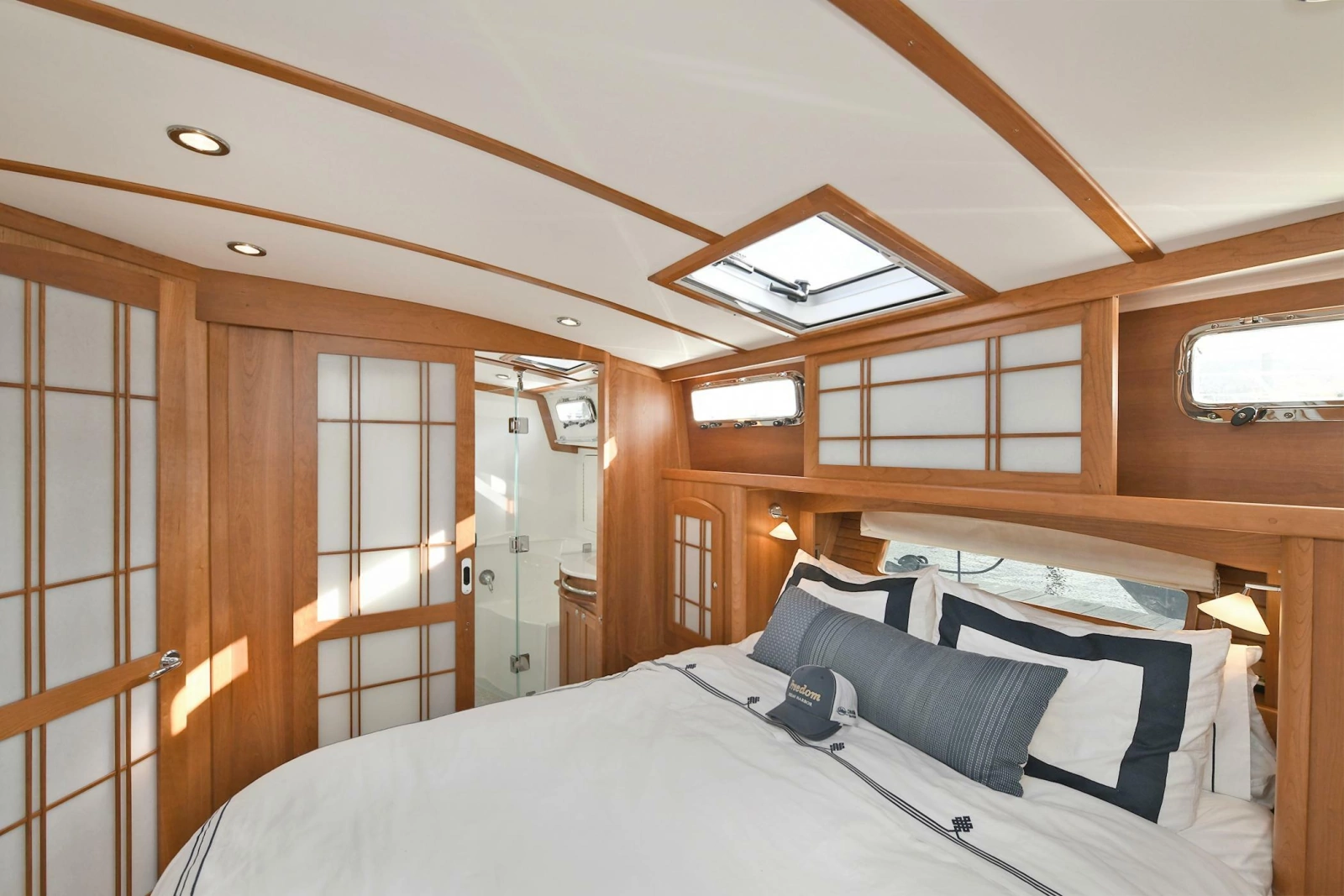 2021 Sabre 48 Salon Express