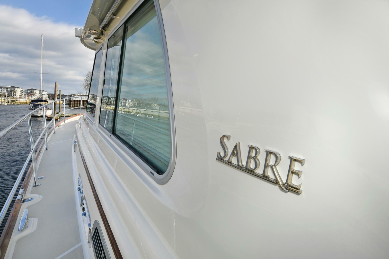 2021 Sabre 48 Salon Express
