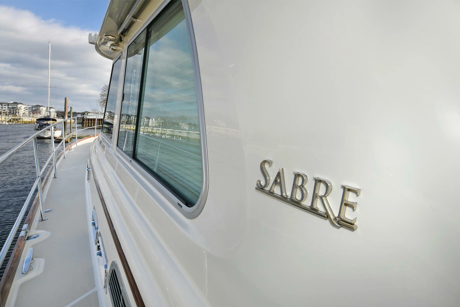 2021 Sabre 48 Salon Express