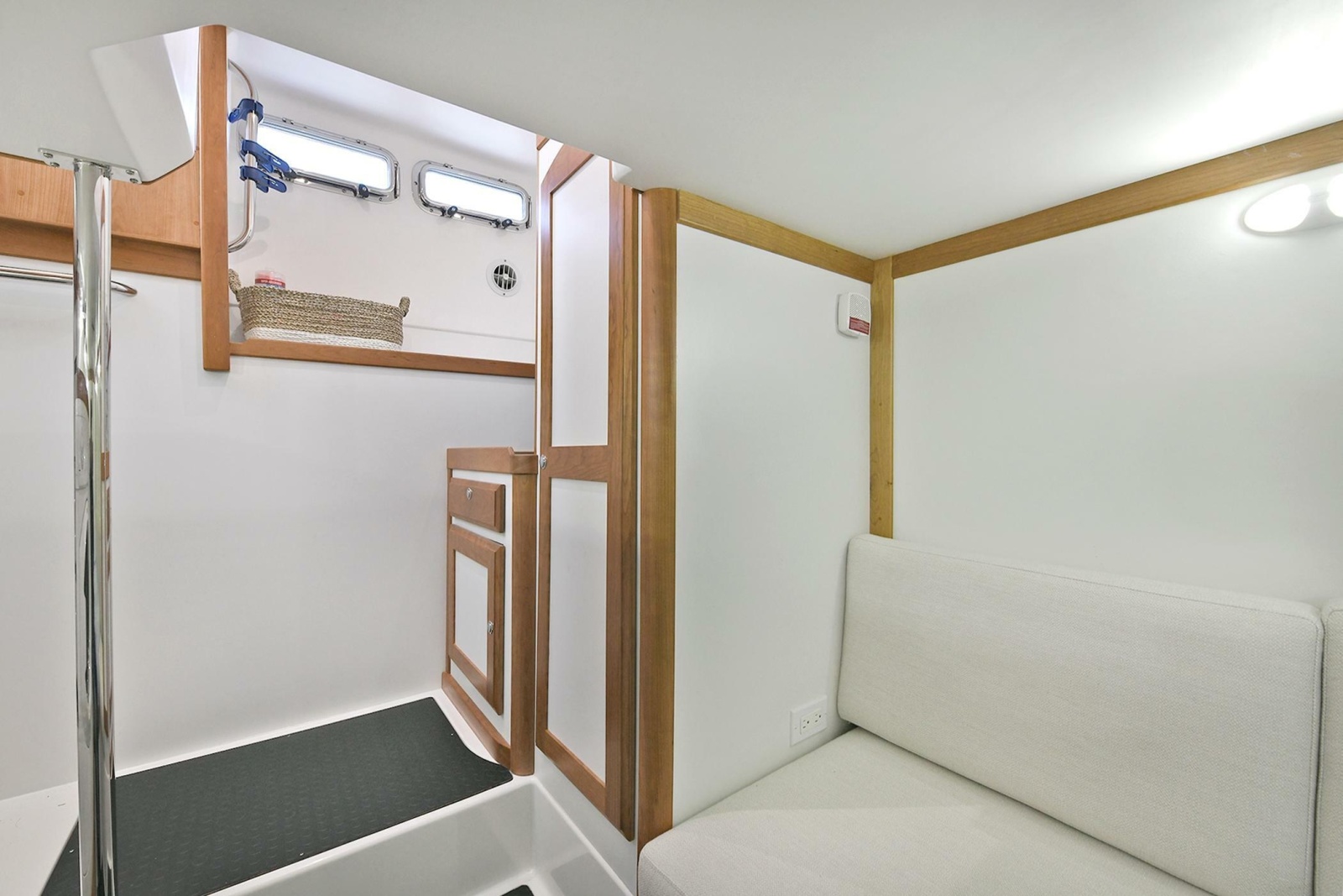2021 Sabre 48 Salon Express