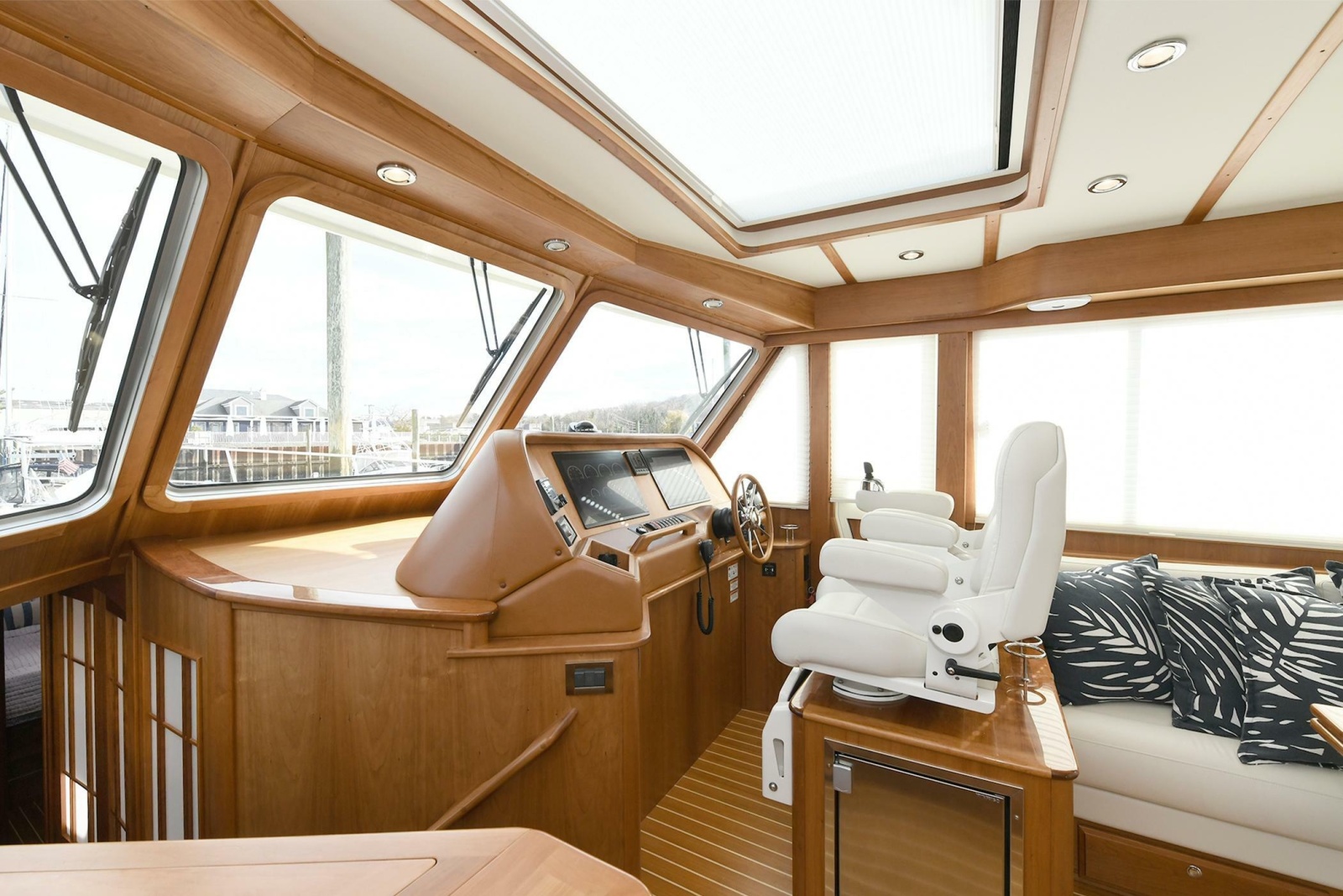 2021 Sabre 48 Salon Express