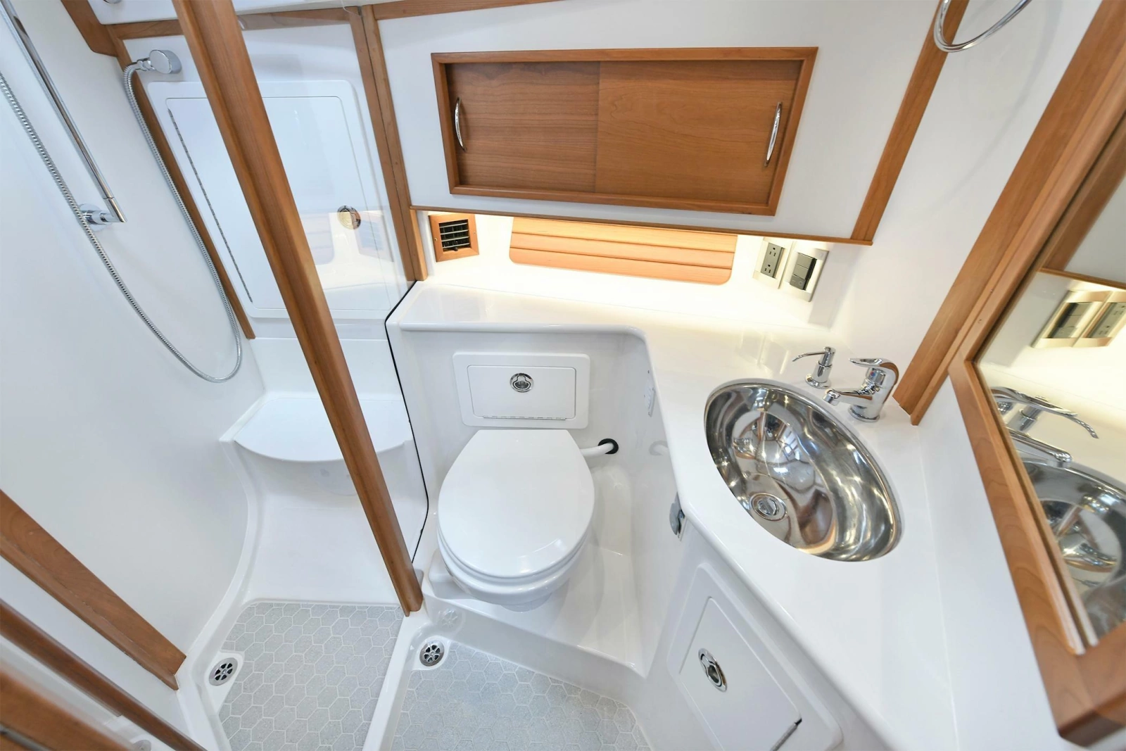 2021 Sabre 48 Salon Express