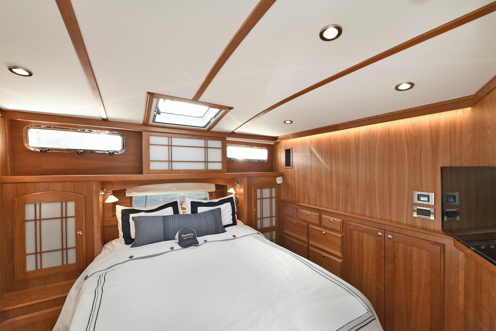 2021 Sabre 48 Salon Express