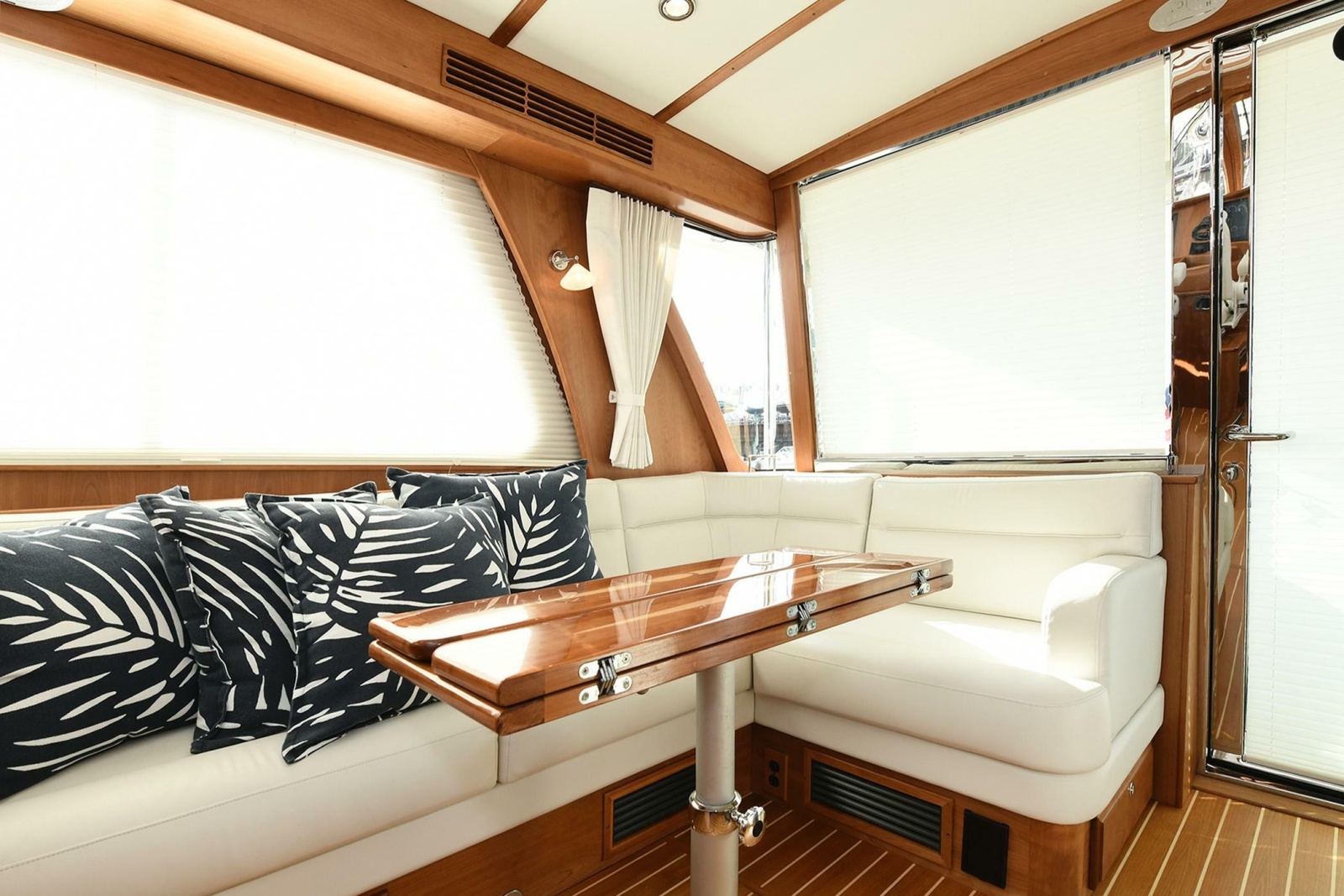 2021 Sabre 48 Salon Express