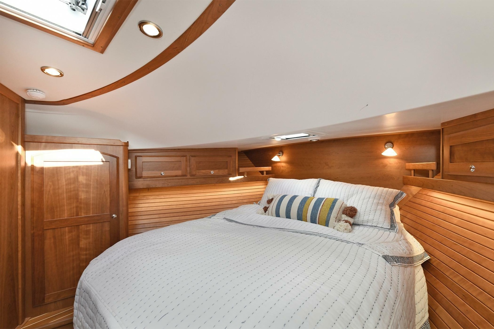 2021 Sabre 48 Salon Express