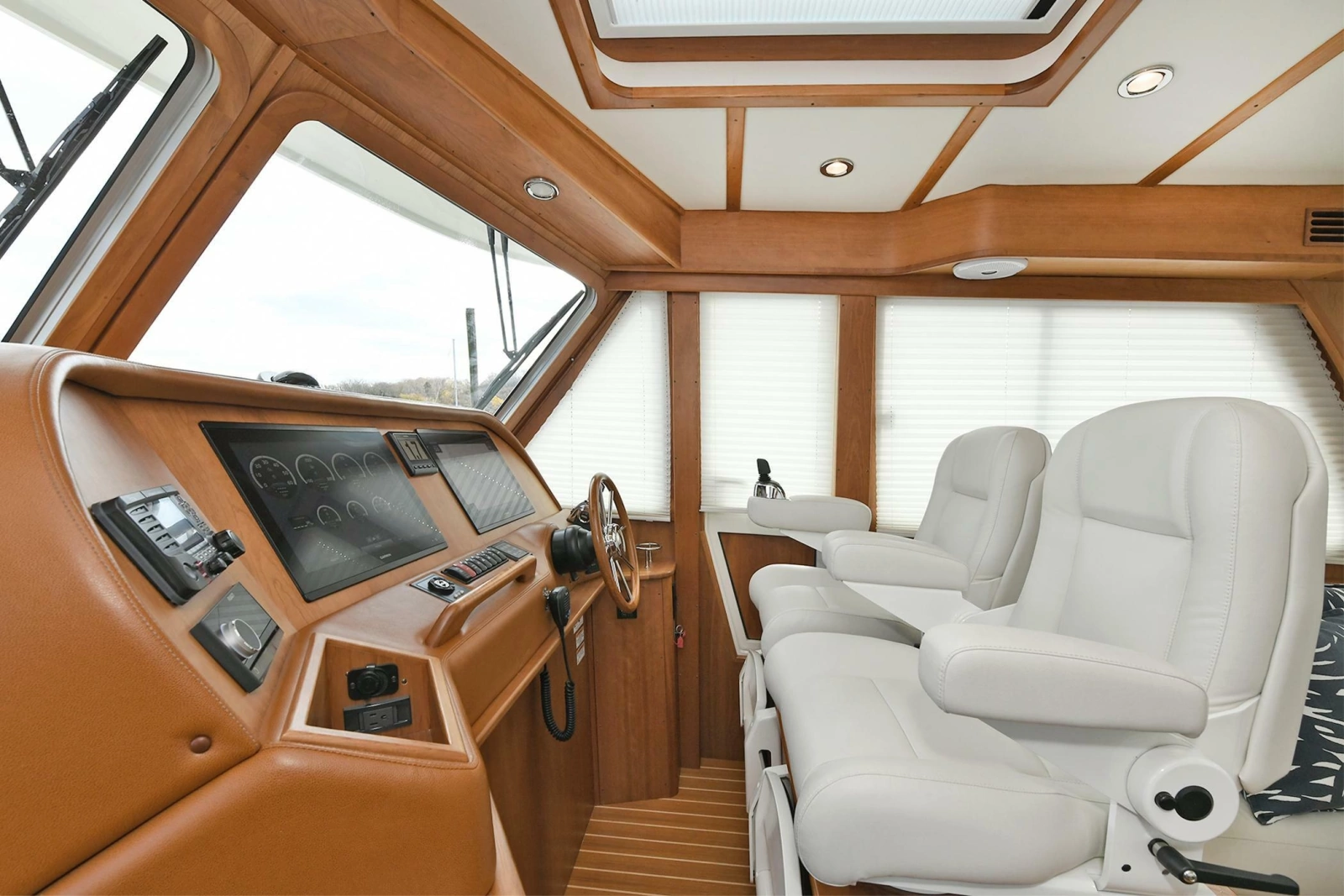 2021 Sabre 48 Salon Express