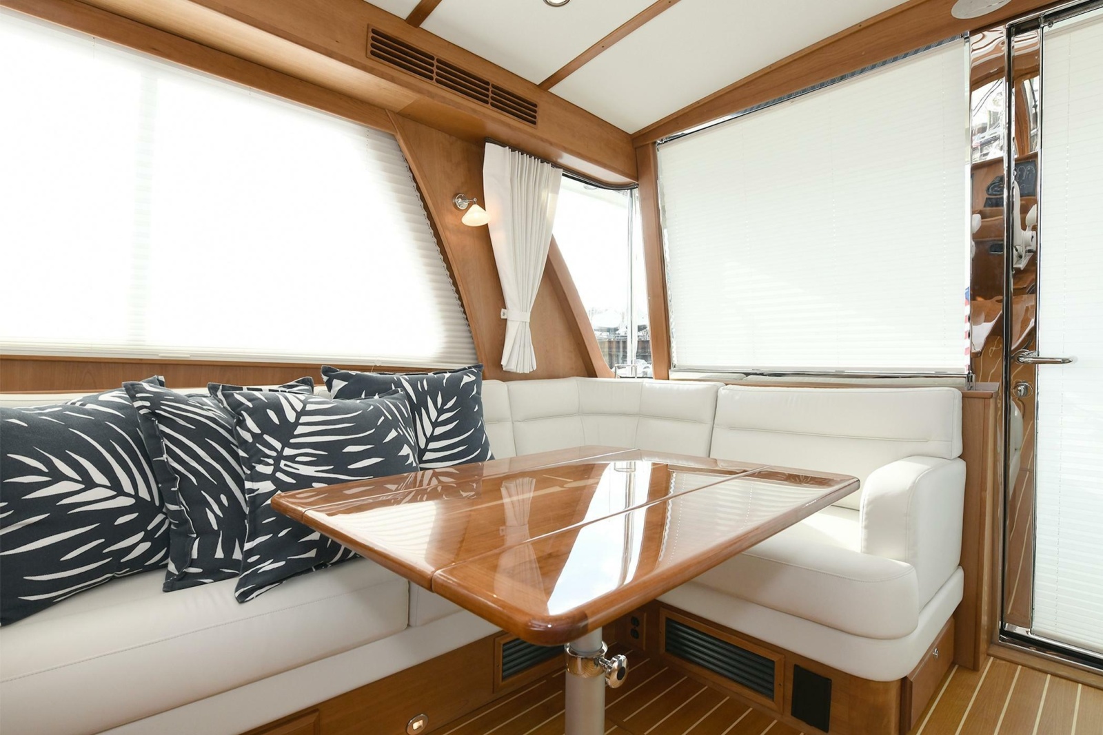 2021 Sabre 48 Salon Express