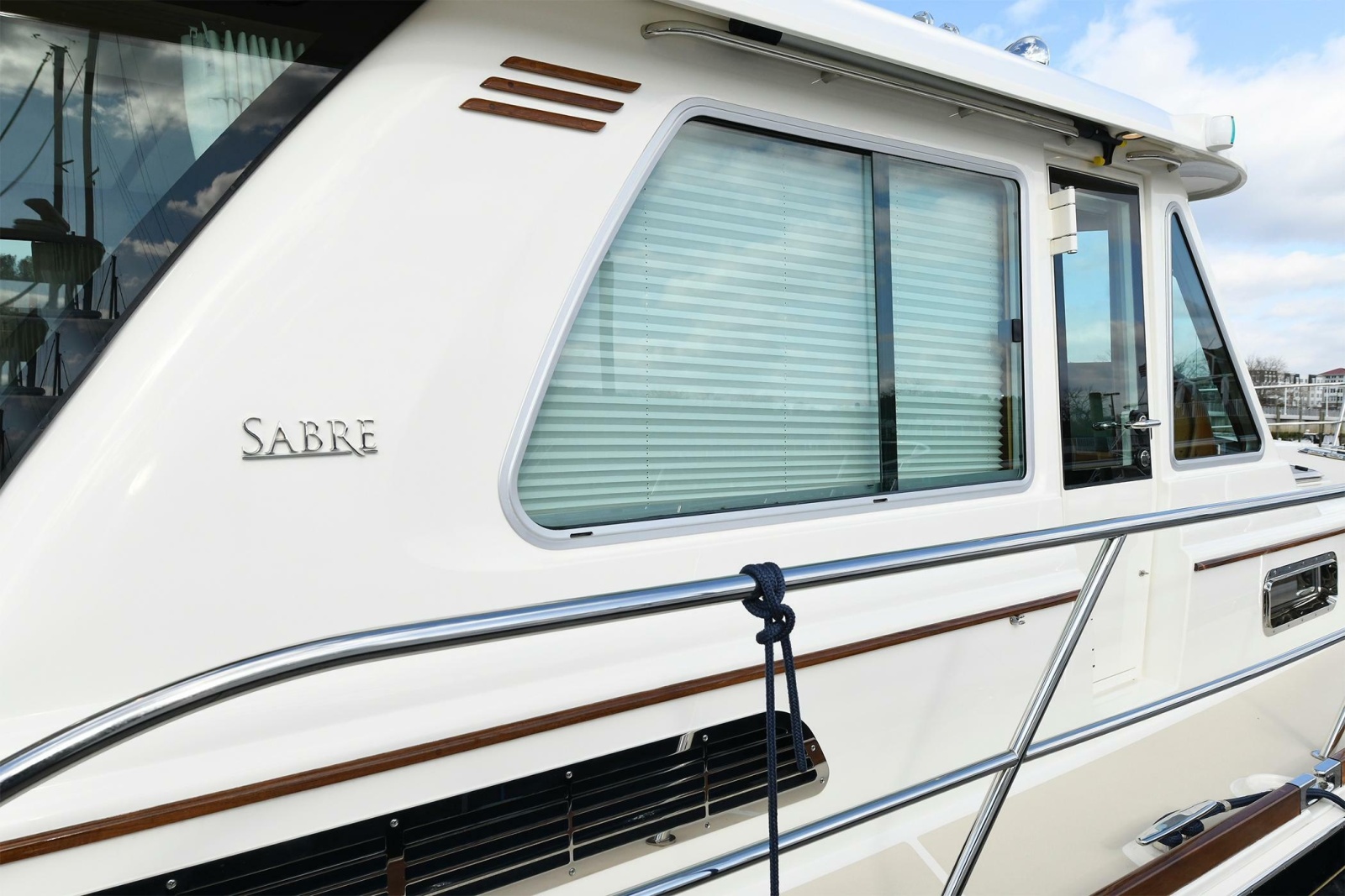 2021 Sabre 48 Salon Express