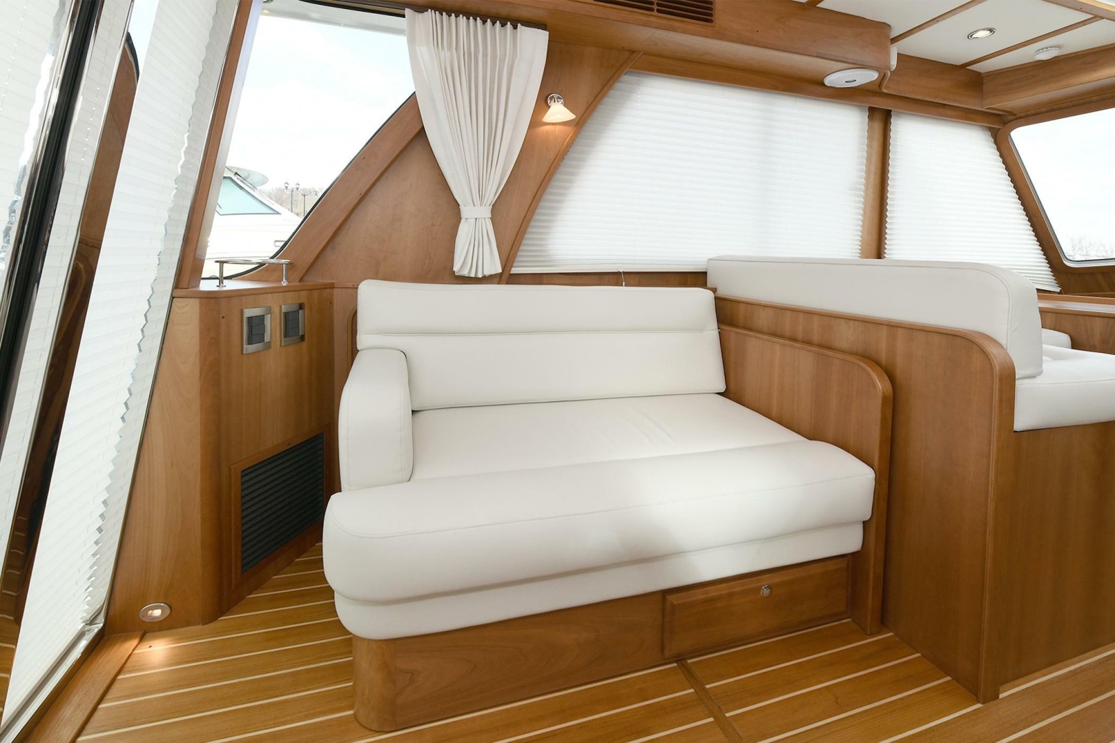 2021 Sabre 48 Salon Express