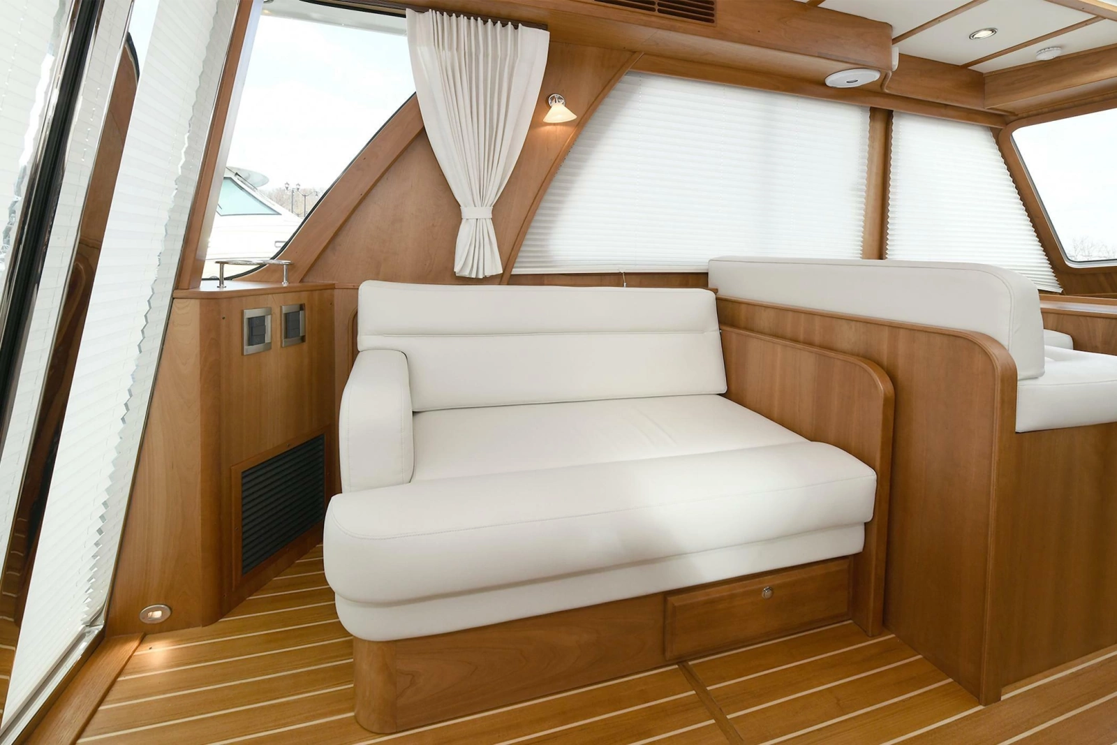 2021 Sabre 48 Salon Express